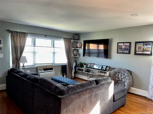 $2,000 | 33 Farber Drive, Unit 33, West Babylon, NY 11704