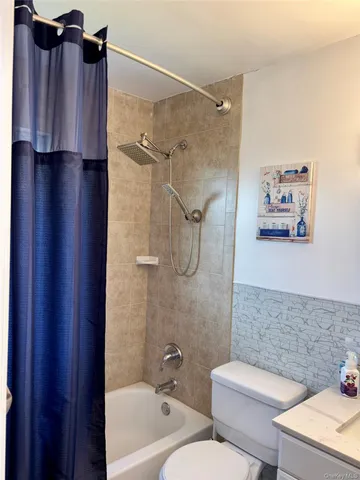 $2,000 | 33 Farber Drive, Unit 33, West Babylon, NY 11704