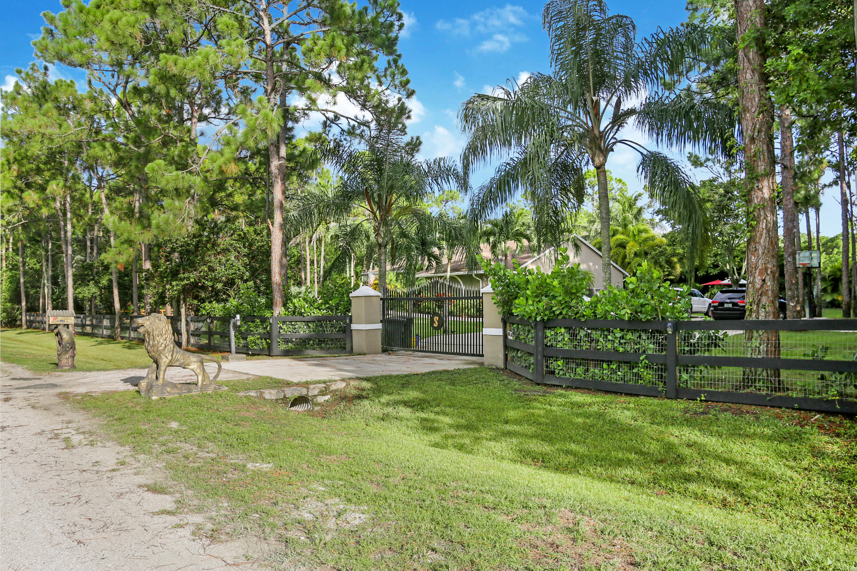 18604 43rd Road North Loxahatchee, FL 33470 - Photo 4 of 40 a view of a garden with a tree