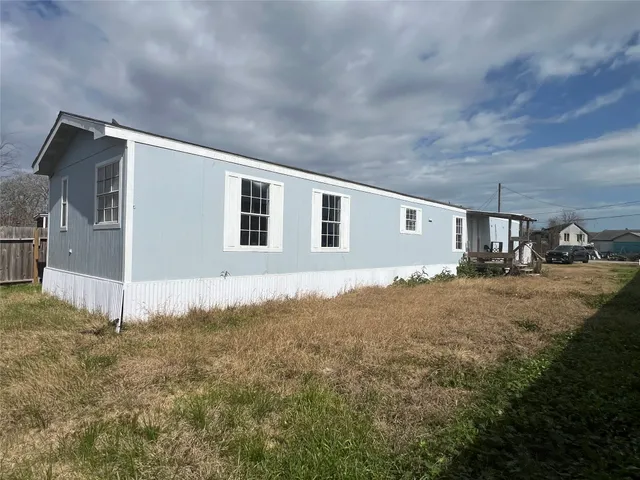 $1,200 | 2525 Oyster Creek Bend, Oyster Creek, TX 77541