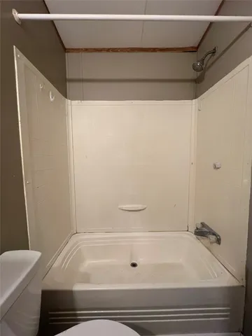 $1,200 | 2525 Oyster Creek Bend, Oyster Creek, TX 77541