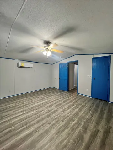 $1,200 | 2525 Oyster Creek Bend, Oyster Creek, TX 77541