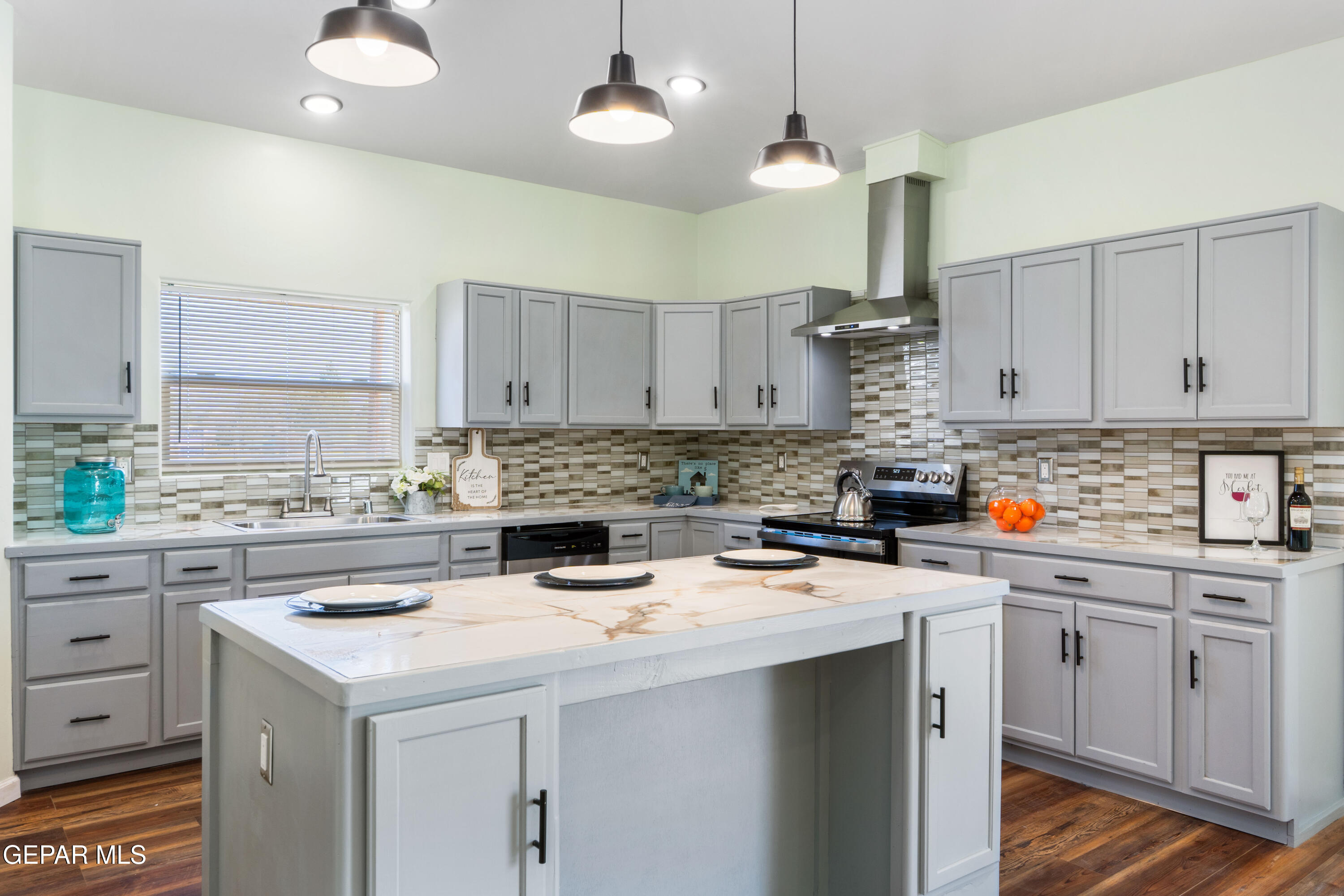 646 Snow Road, Unit 2 Las Cruces, NM 88005 - Photo 18 of 41 a kitchen with stainless steel appliances a stove a sink a center island and cabinets