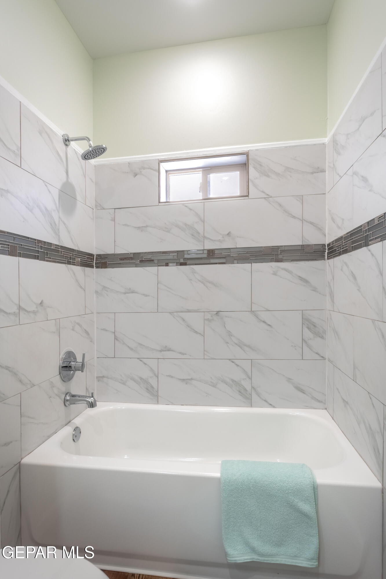 646 Snow Road, Unit 2 Las Cruces, NM 88005 - Photo 32 of 41 a bathroom with a bathtub