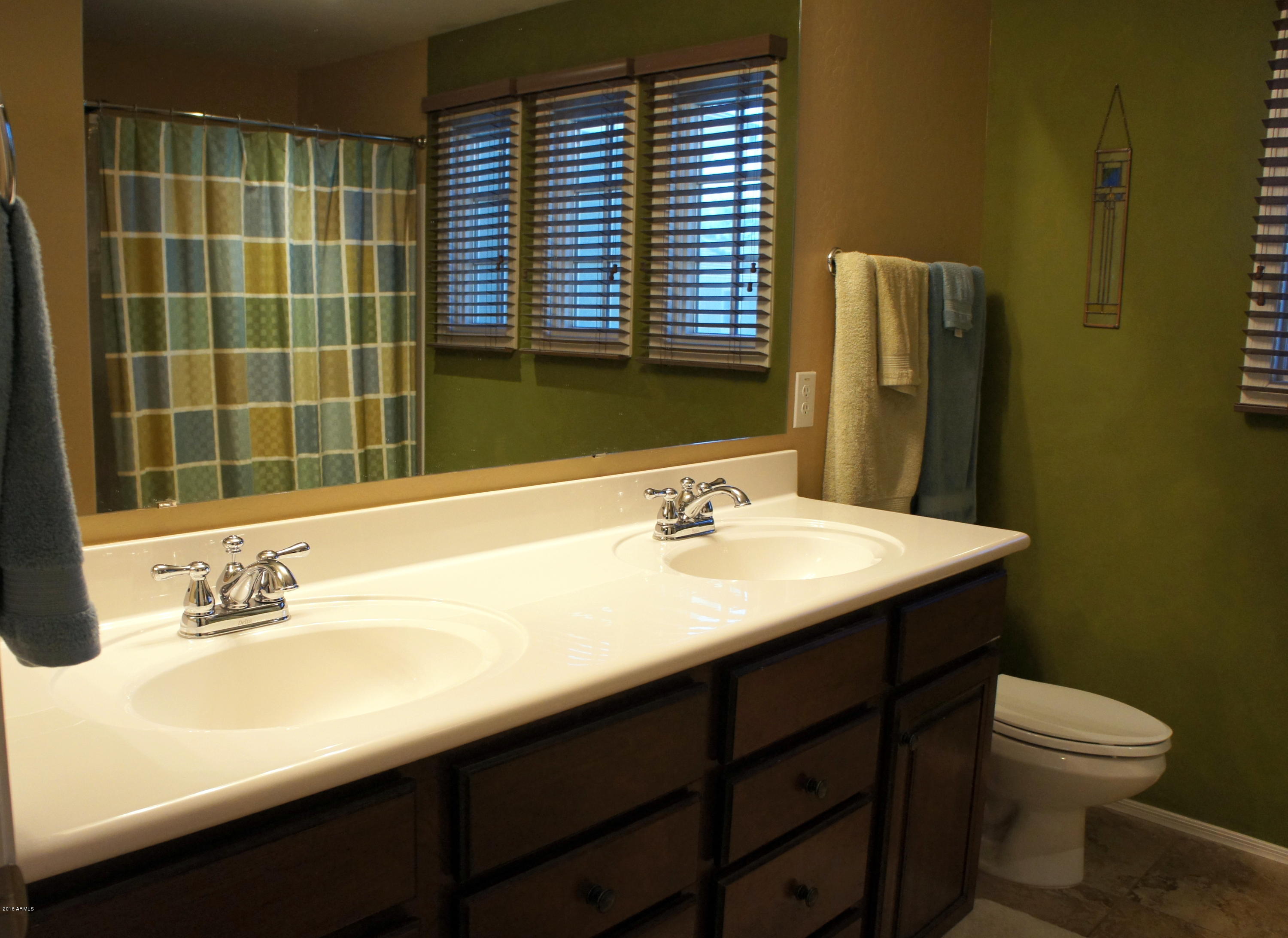 2332 East Fraktur Road Phoenix, AZ 85040 - Photo 11 of 17 Master Bathroom