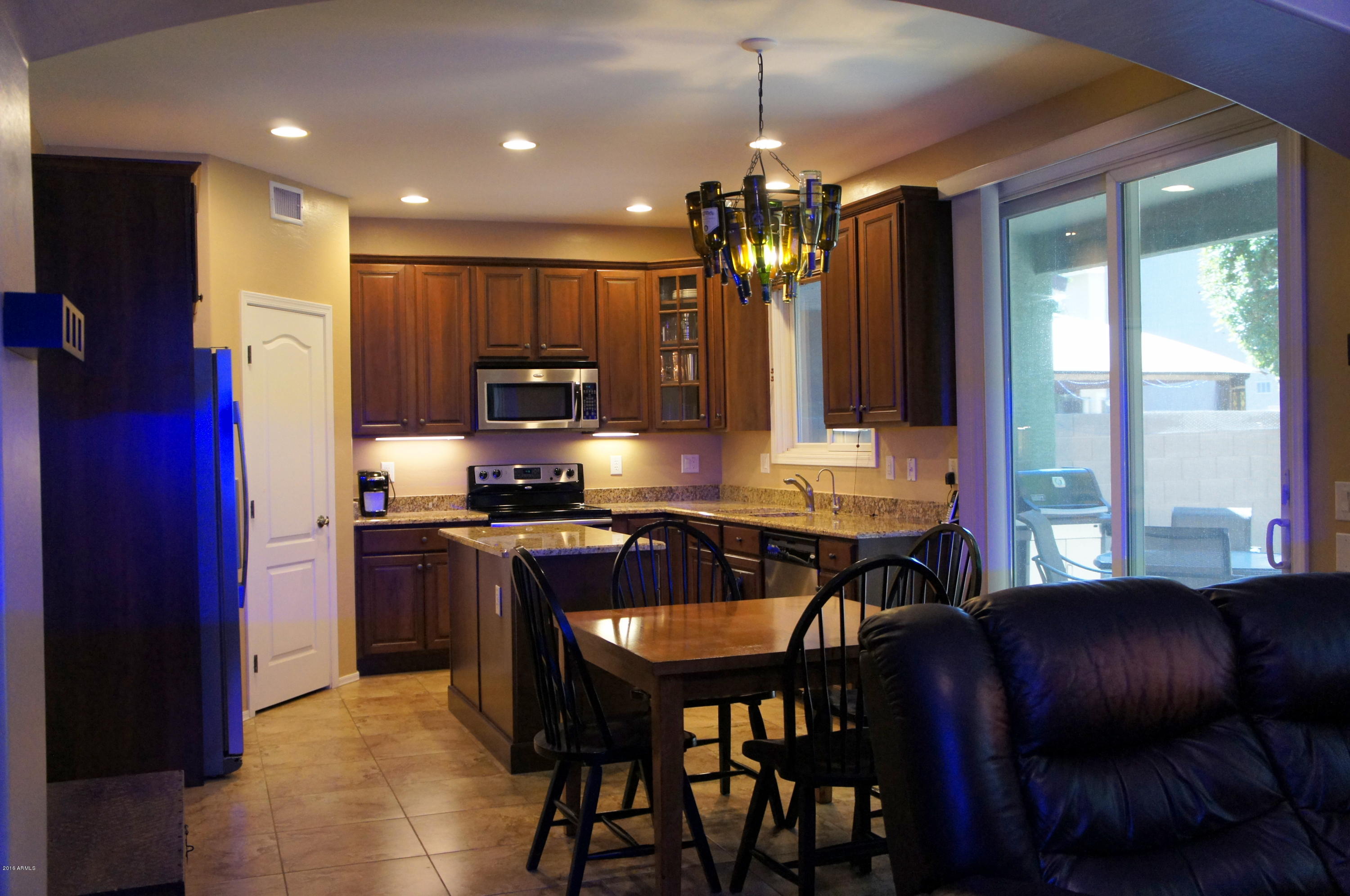 2332 East Fraktur Road Phoenix, AZ 85040 - Photo 3 of 17 Kitchen/Dining