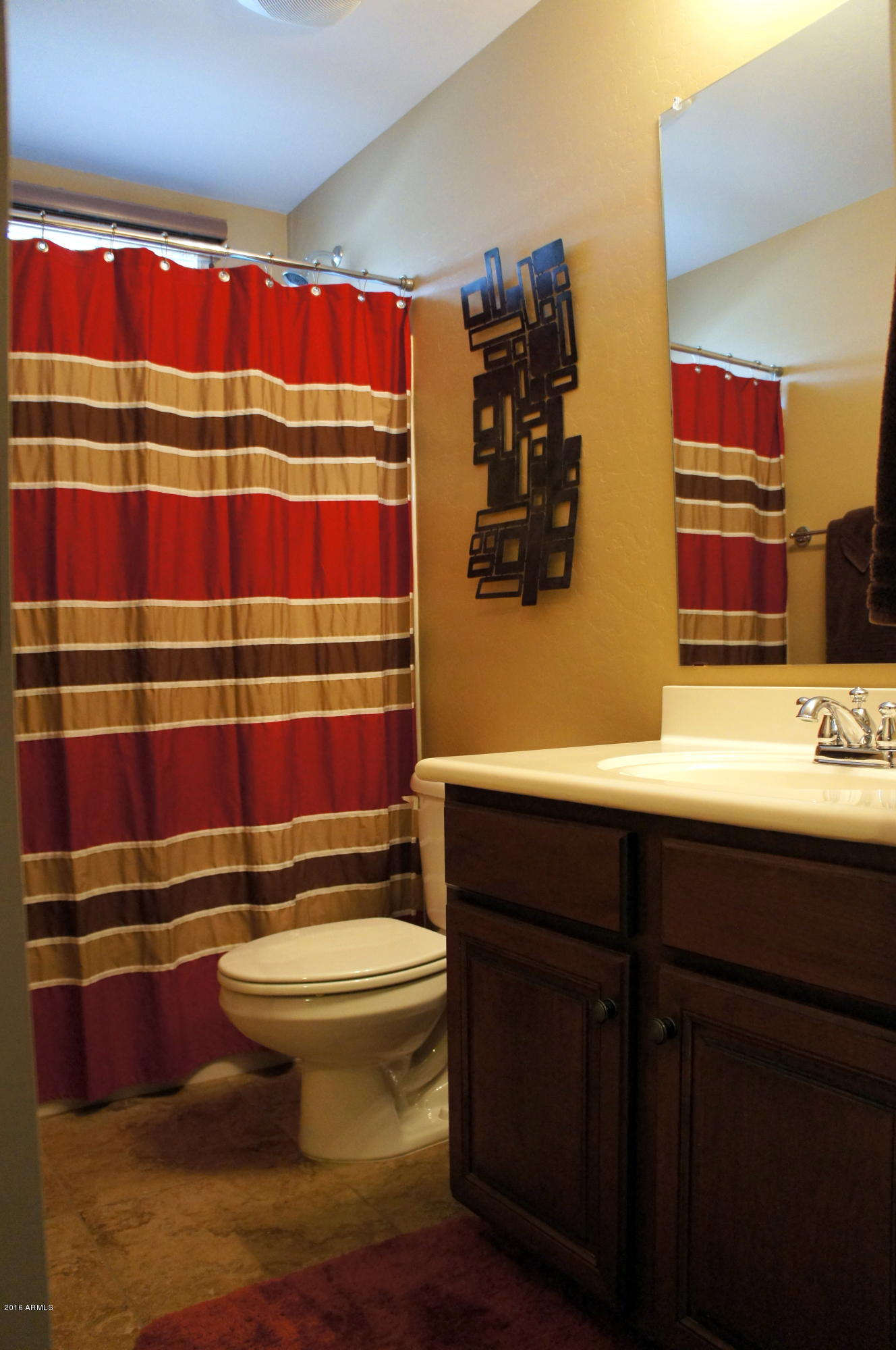 2332 East Fraktur Road Phoenix, AZ 85040 - Photo 7 of 17 Main Bathroom
