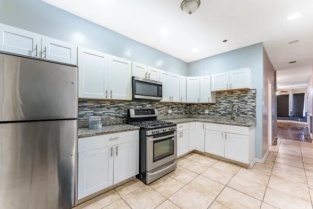 a view of empty room with window