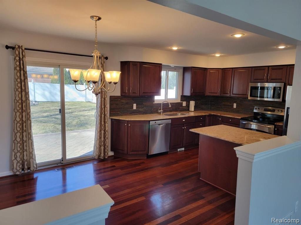 624 Renshaw Street Rochester, MI 48307 - Photo 3 of 29
