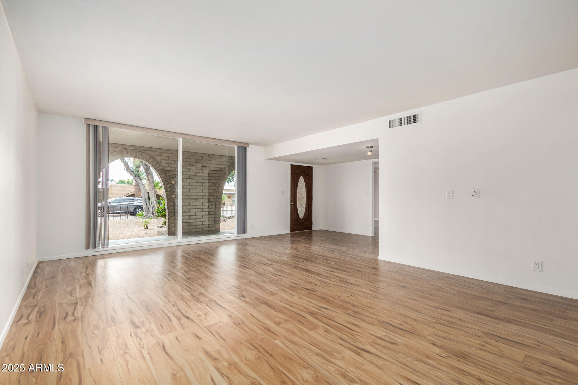 3738 East Montecito Avenue Phoenix, AZ 85018 - Photo 11 of 51 Living Room