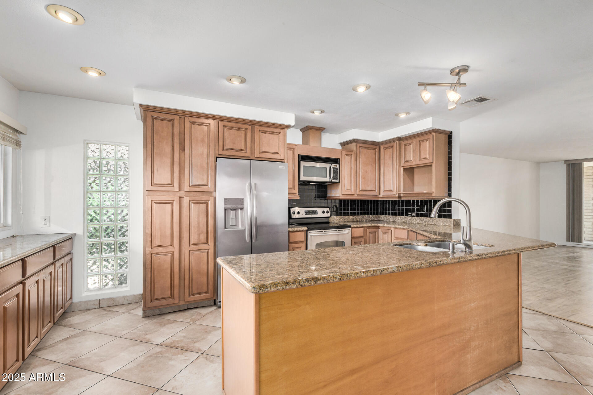 3738 East Montecito Avenue Phoenix, AZ 85018 - Photo 14 of 51 Kitchen