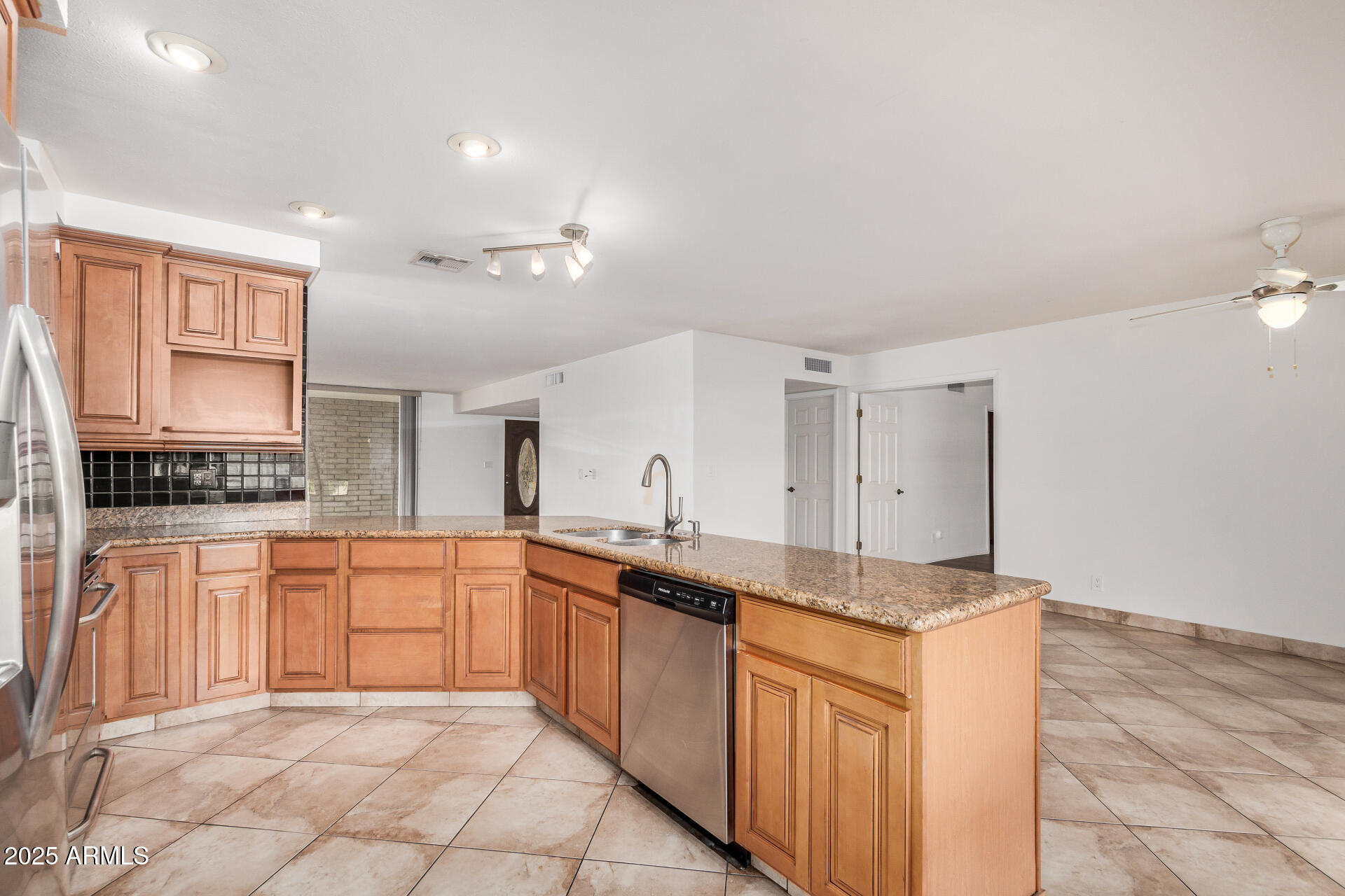 3738 East Montecito Avenue Phoenix, AZ 85018 - Photo 17 of 51 Kitchen