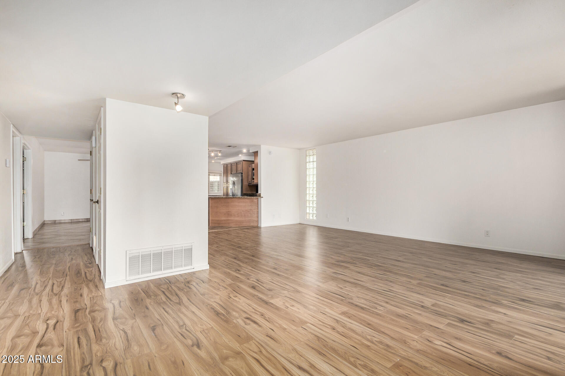 3738 East Montecito Avenue Phoenix, AZ 85018 - Photo 9 of 51 Entryway to living room