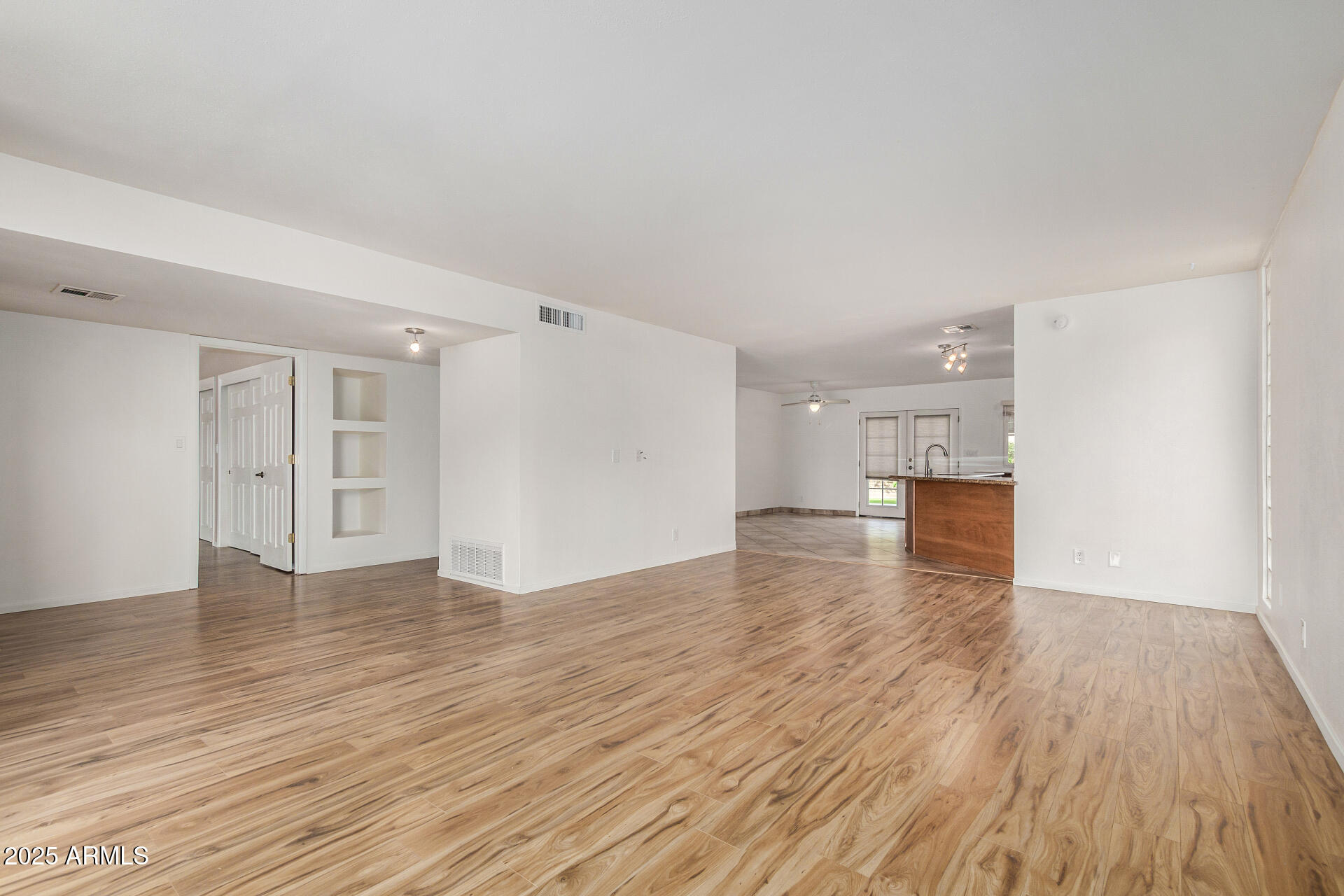 3738 East Montecito Avenue Phoenix, AZ 85018 - Photo 10 of 51 Living Room