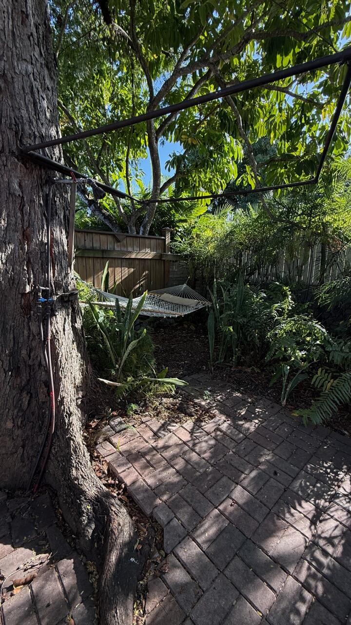 322 Southard Street Key West, FL 33040 - Photo 32 of 35 side yard2