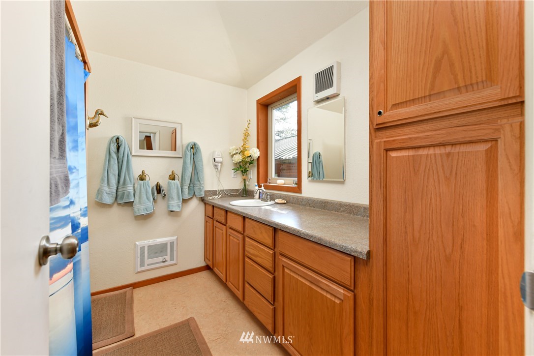 18328 Capet Zalsiluce Road La Conner, WA 98257 - Photo 19 of 40 Gallery Image 19