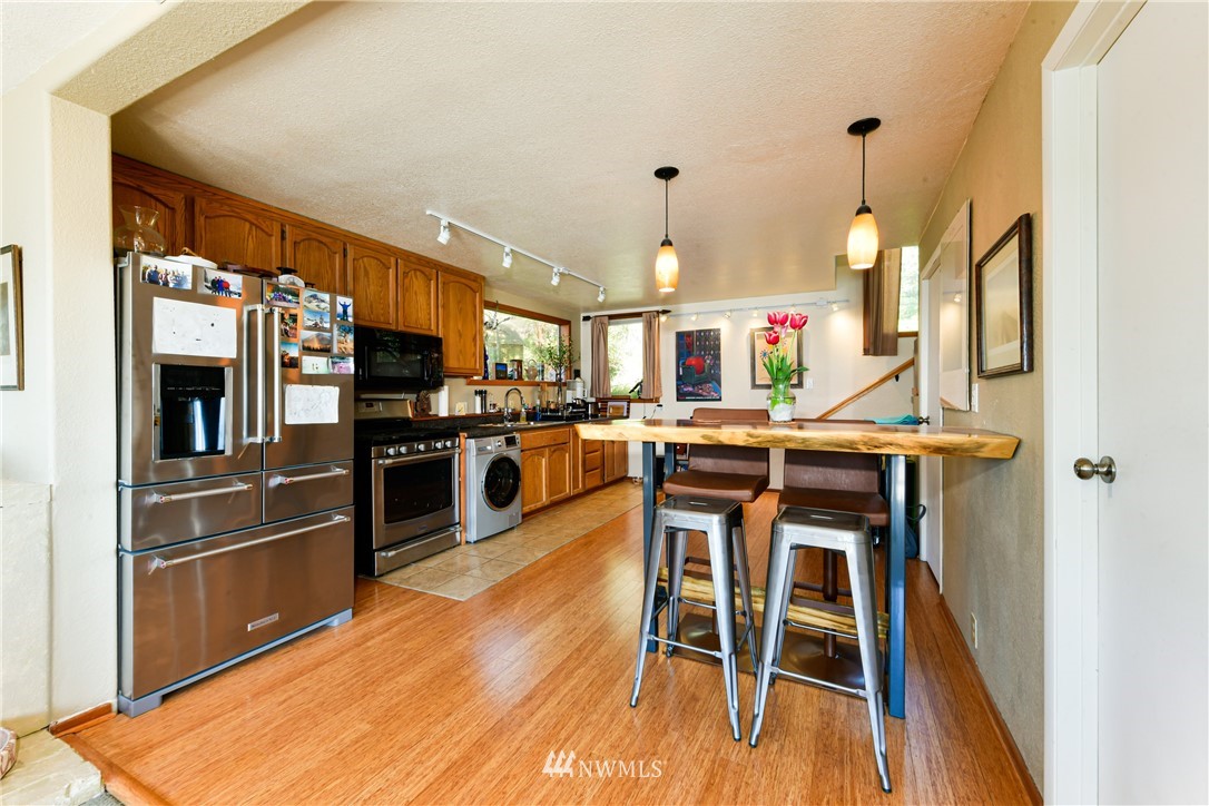 18328 Capet Zalsiluce Road La Conner, WA 98257 - Photo 8 of 40 Gallery Image 8