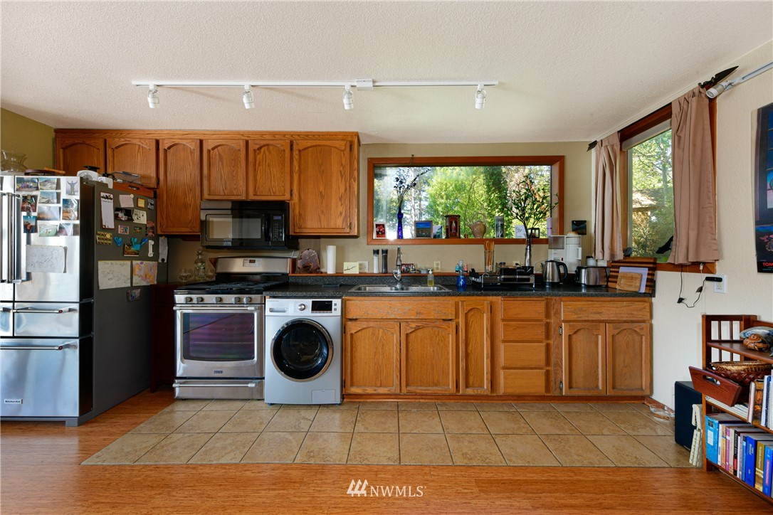 18328 Capet Zalsiluce Road La Conner, WA 98257 - Photo 10 of 40 Gallery Image 10