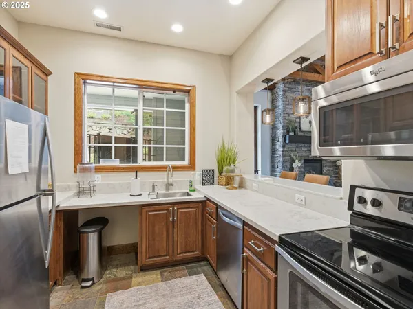 $390,000 | 640 Springtree Lane, West Linn, OR 97068
