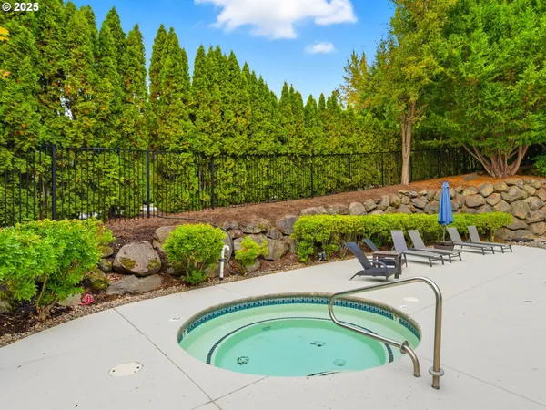 $390,000 | 640 Springtree Lane, West Linn, OR 97068