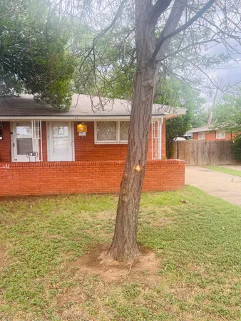 $950 | 3511 35th Street, Unit B, Lubbock, TX 79413