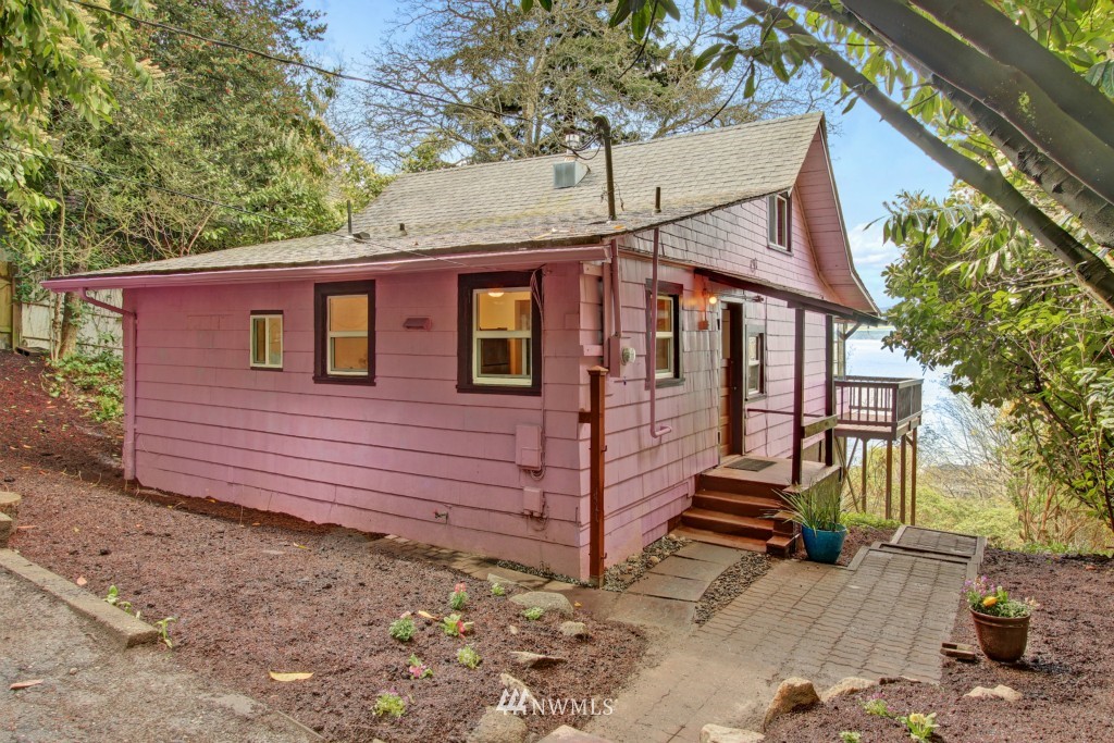 5205 Southwest Jacobsen Road Seattle, WA 98116 - Photo 1 of 17 Gallery Image 1