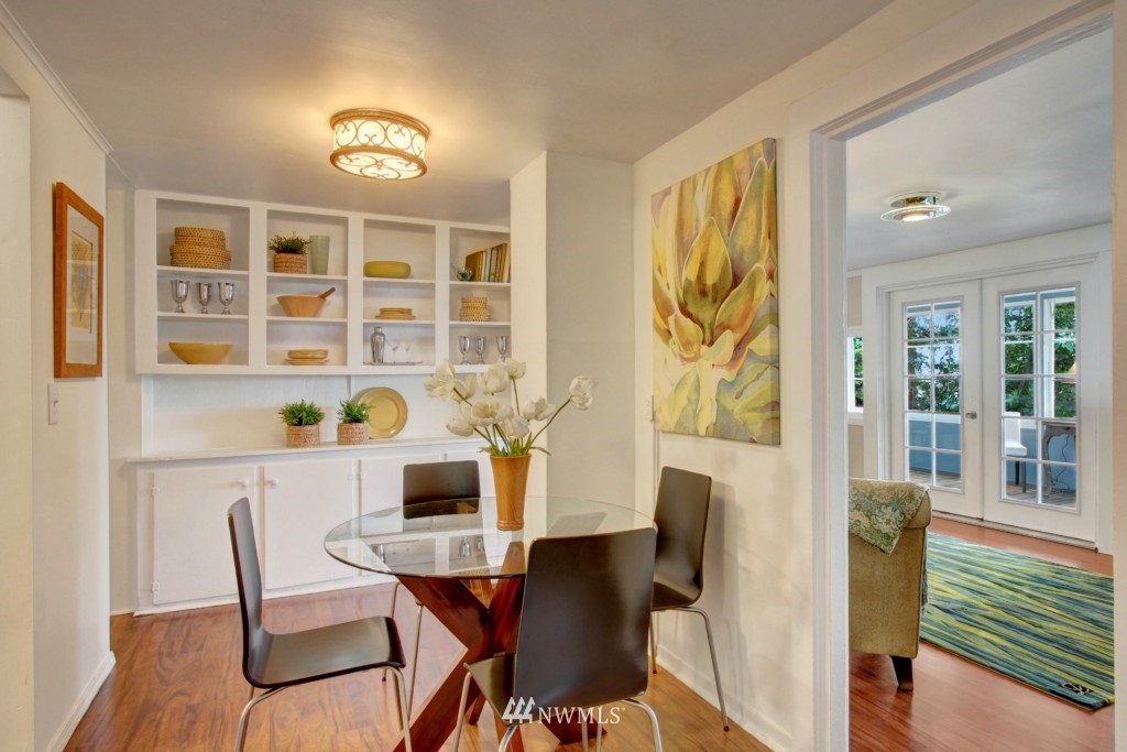5205 Southwest Jacobsen Road Seattle, WA 98116 - Photo 2 of 17 Gallery Image 2