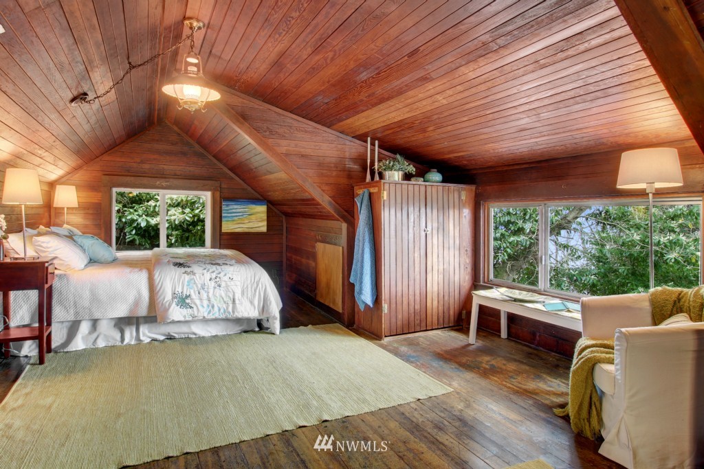 5205 Southwest Jacobsen Road Seattle, WA 98116 - Photo 11 of 17 Gallery Image 11