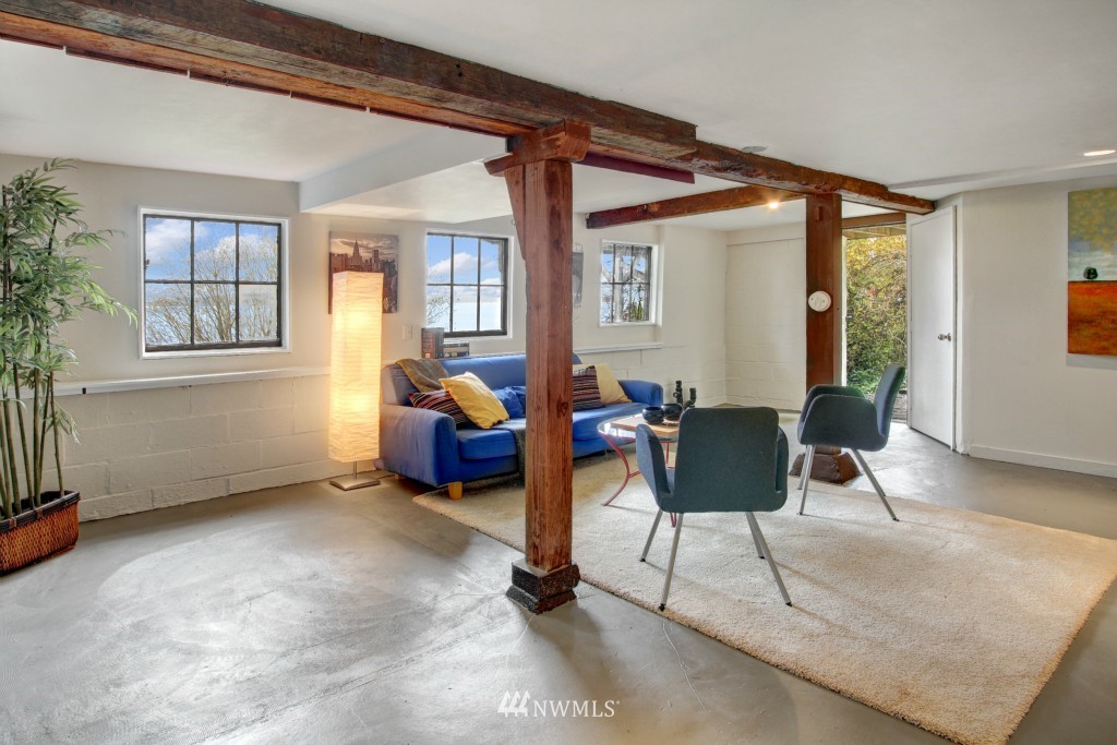 5205 Southwest Jacobsen Road Seattle, WA 98116 - Photo 13 of 17 Gallery Image 13