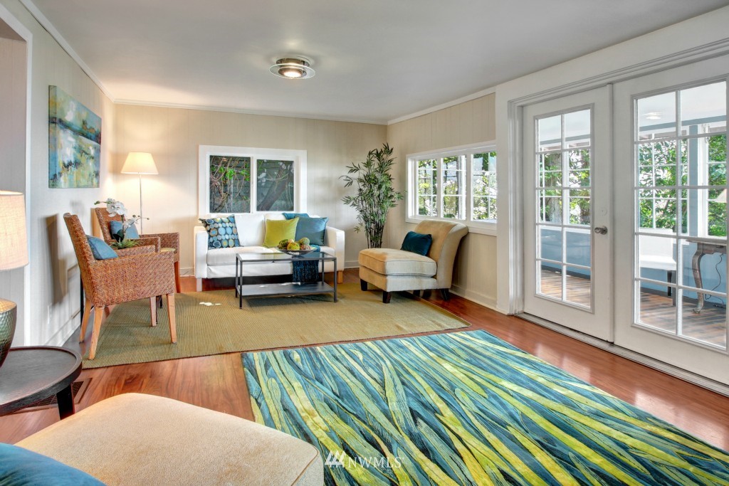 5205 Southwest Jacobsen Road Seattle, WA 98116 - Photo 3 of 17 Gallery Image 3