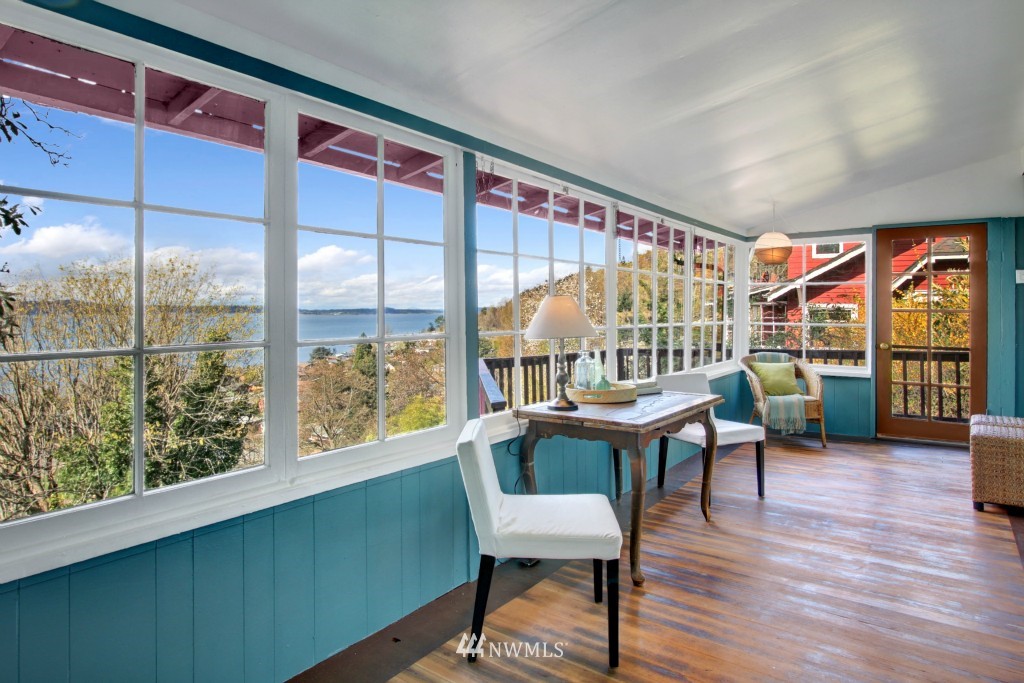 5205 Southwest Jacobsen Road Seattle, WA 98116 - Photo 4 of 17 Gallery Image 4
