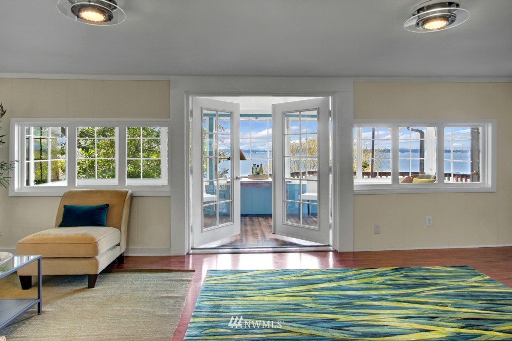 5205 Southwest Jacobsen Road Seattle, WA 98116 - Photo 6 of 17 Gallery Image 6