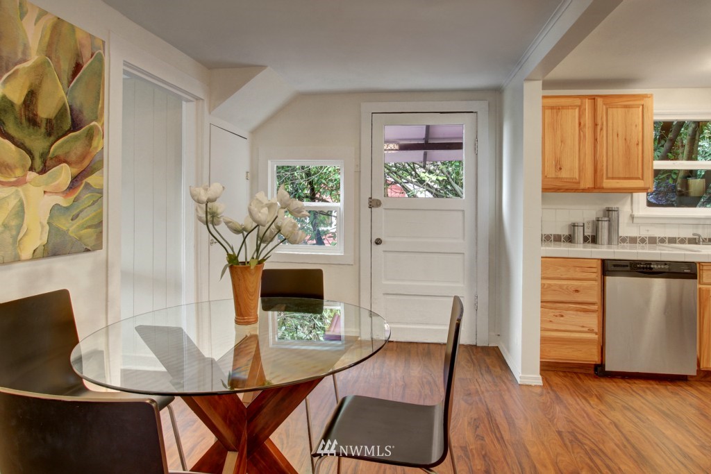 5205 Southwest Jacobsen Road Seattle, WA 98116 - Photo 7 of 17 Gallery Image 7