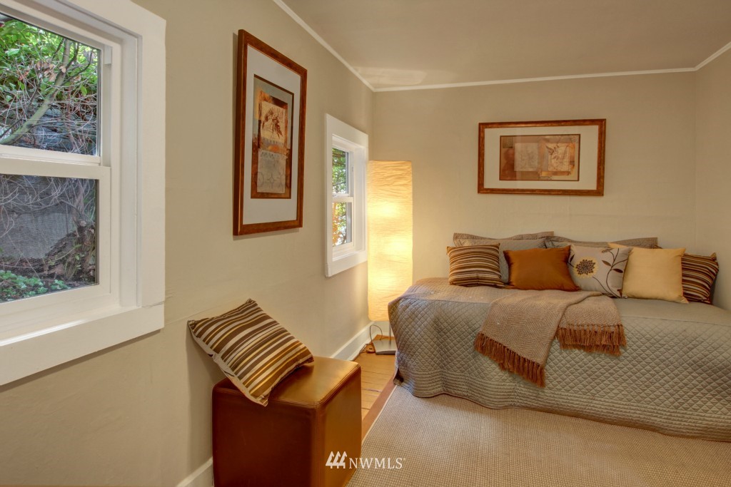 5205 Southwest Jacobsen Road Seattle, WA 98116 - Photo 9 of 17 Gallery Image 9