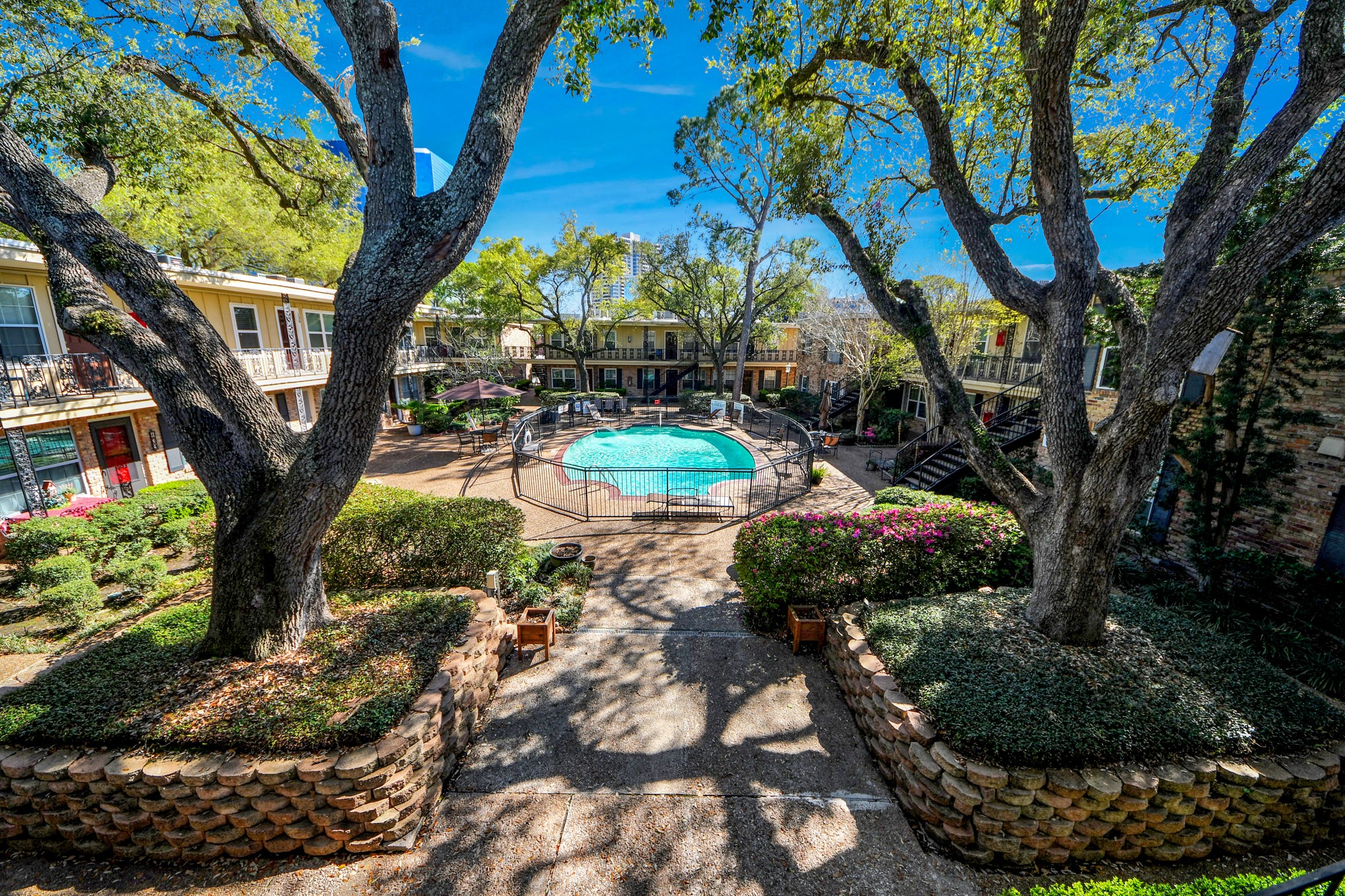 3224 Timmons Lane, Unit 168 Houston, TX 77027 - Photo 26 of 36 a view of a backyard