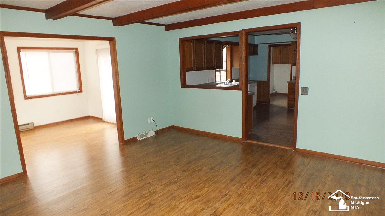 9133 Oakridge Road Temperance, MI 48182 - Photo 13 of 23 31361342-12.JPG
