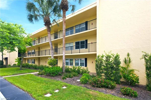 $2,000 | 1083 Forest Lakes Drive, Unit 209, Naples, FL 34105