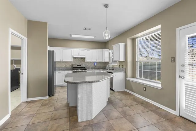 $1,980 | 2012 Huxley Lane, Round Rock, TX 78664