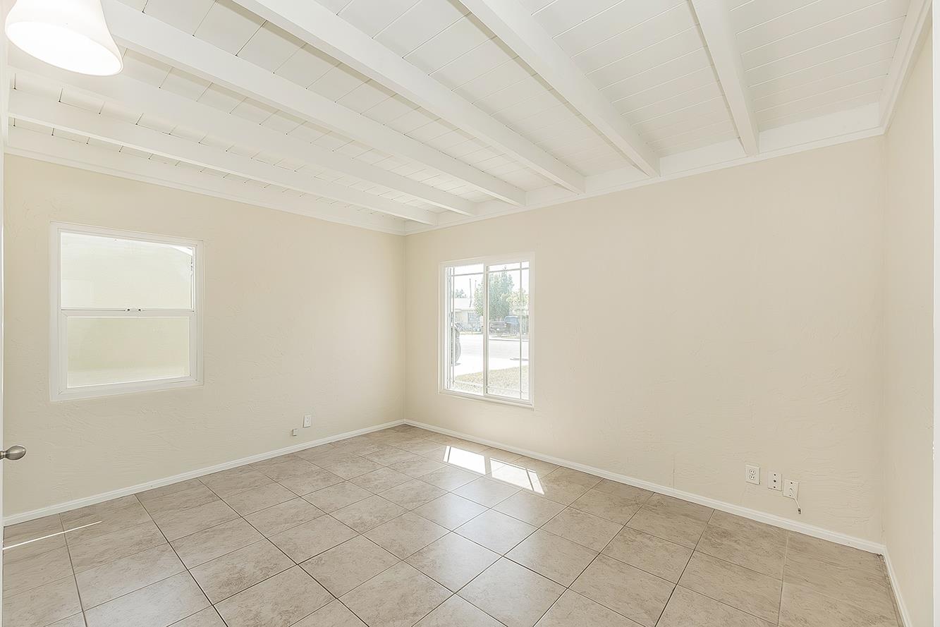 208 West Hampton Way Fresno, CA 93705 - Photo 16 of 40