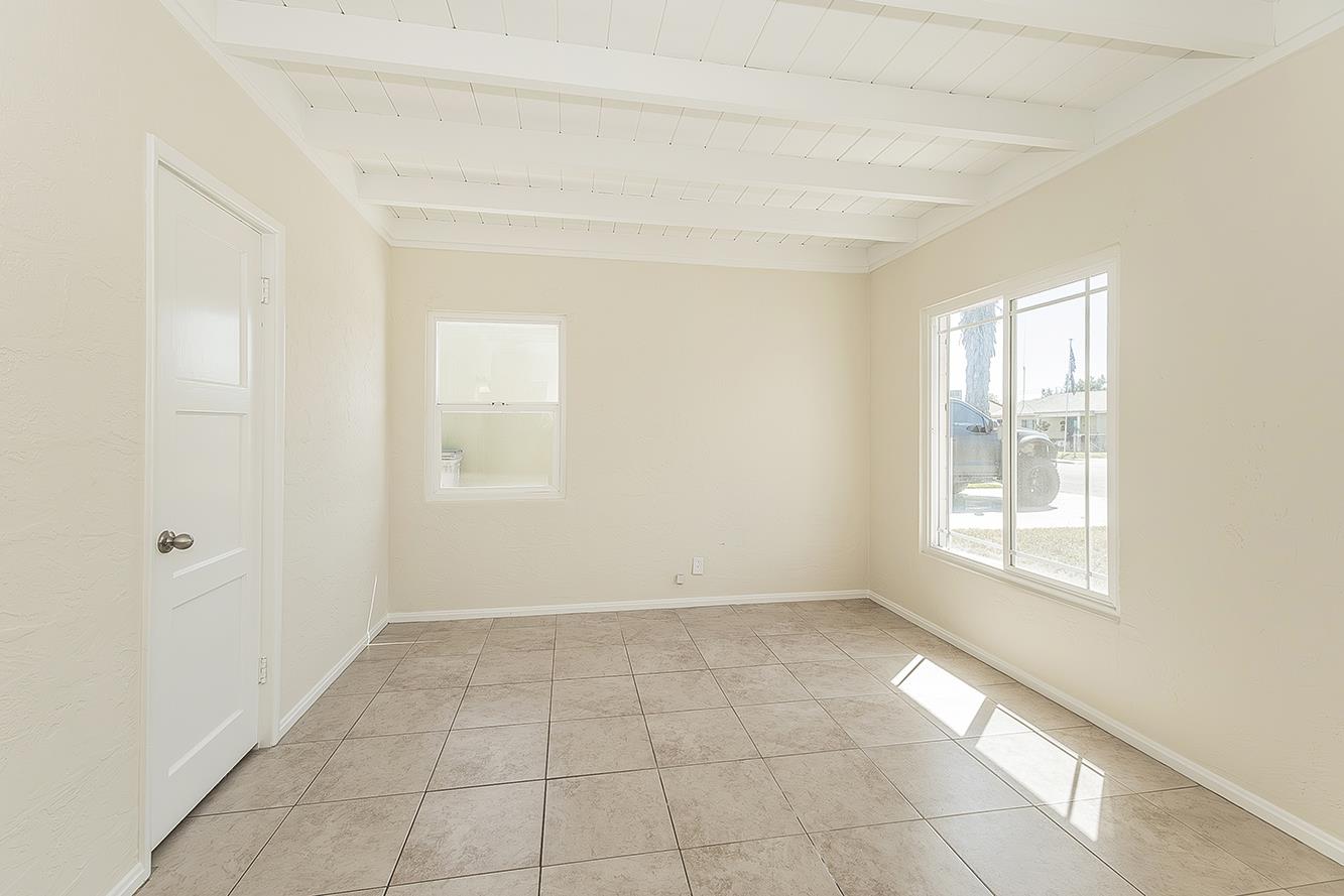 208 West Hampton Way Fresno, CA 93705 - Photo 17 of 40