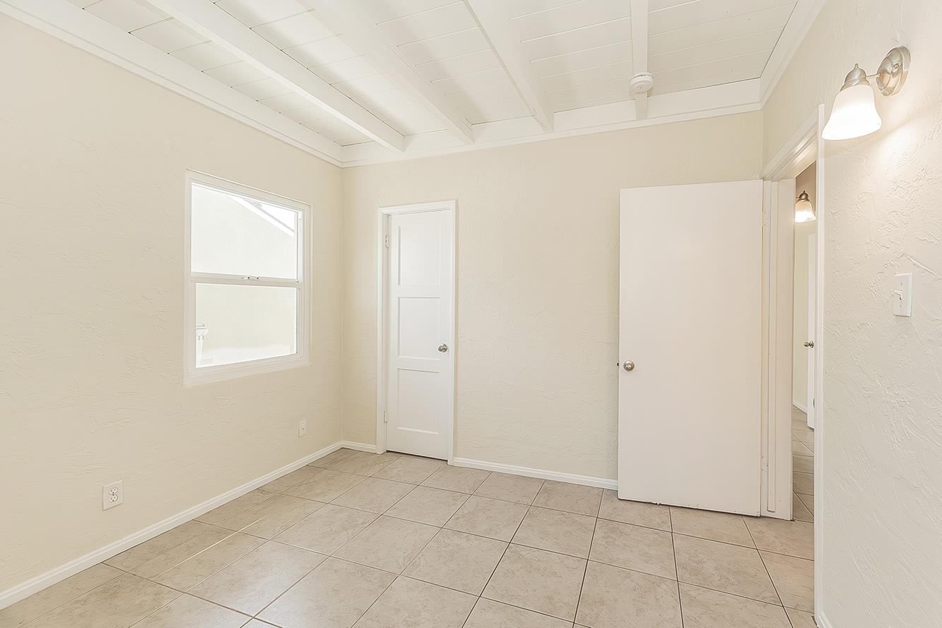 208 West Hampton Way Fresno, CA 93705 - Photo 20 of 40