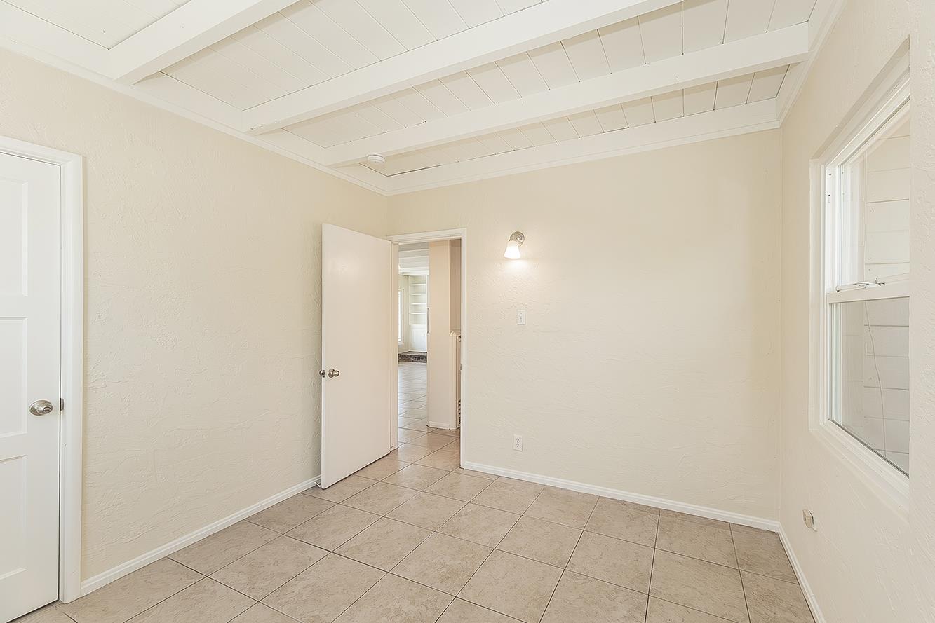 208 West Hampton Way Fresno, CA 93705 - Photo 21 of 40