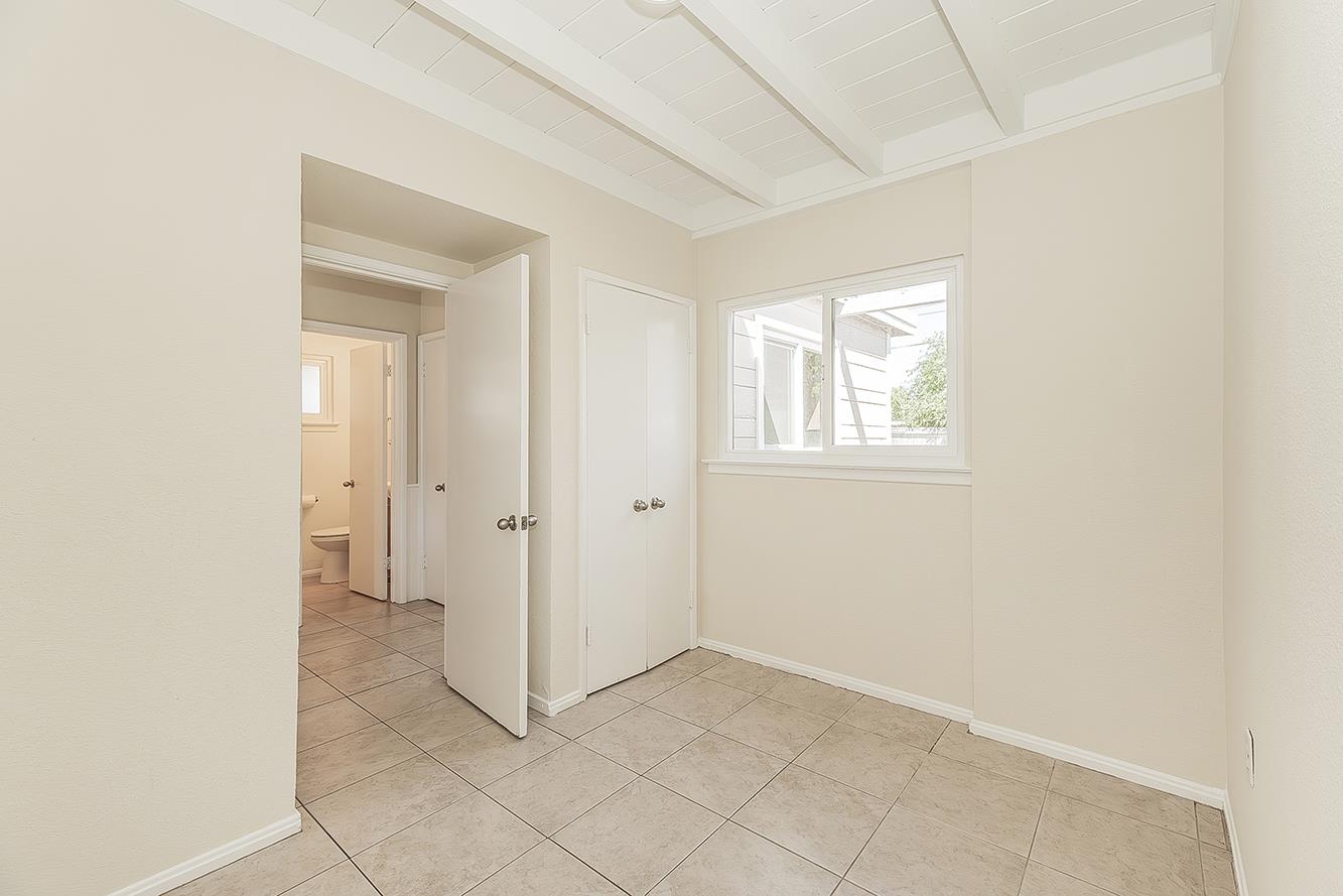 208 West Hampton Way Fresno, CA 93705 - Photo 23 of 40