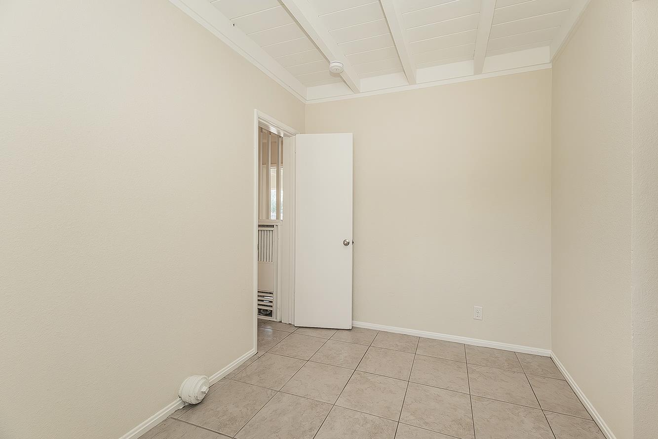 208 West Hampton Way Fresno, CA 93705 - Photo 24 of 40