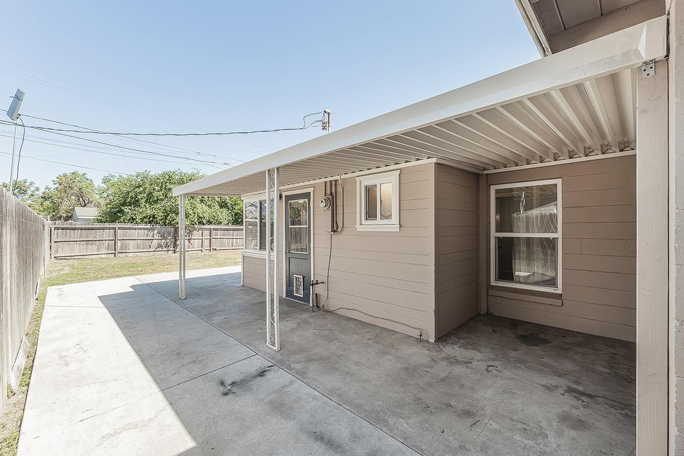 208 West Hampton Way Fresno, CA 93705 - Photo 28 of 40