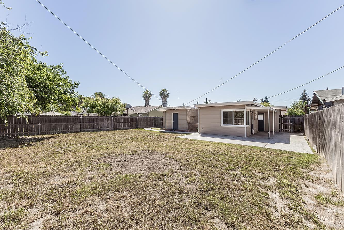 208 West Hampton Way Fresno, CA 93705 - Photo 30 of 40