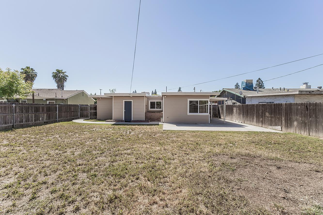 208 West Hampton Way Fresno, CA 93705 - Photo 31 of 40