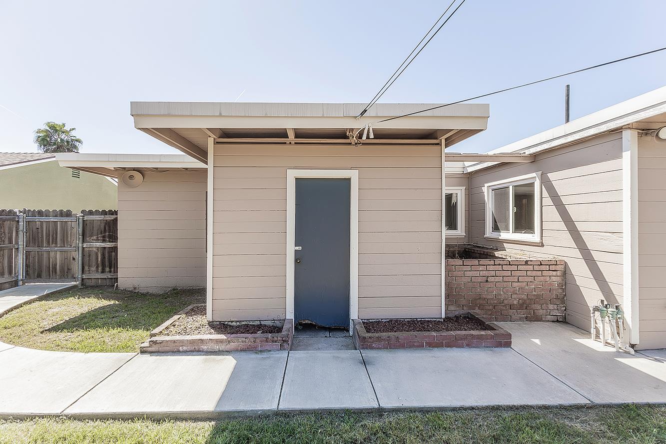 208 West Hampton Way Fresno, CA 93705 - Photo 35 of 40