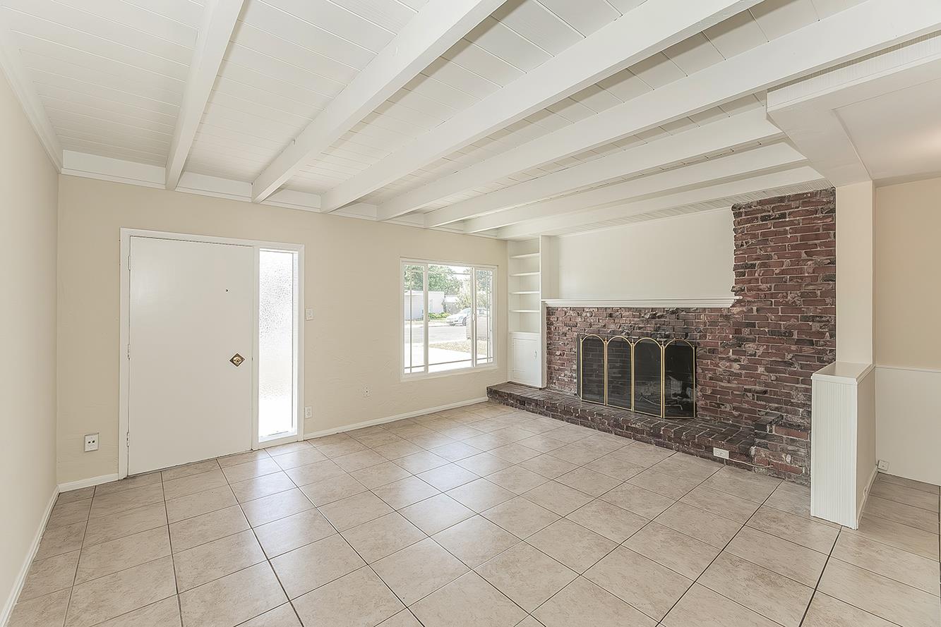 208 West Hampton Way Fresno, CA 93705 - Photo 5 of 40