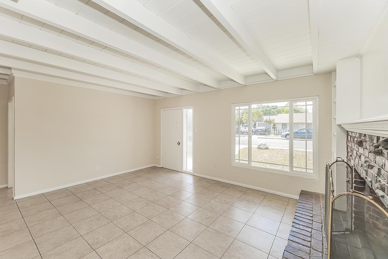 208 West Hampton Way Fresno, CA 93705 - Photo 6 of 40